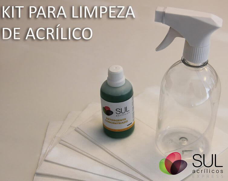 Kit de Limpeza de acrílico, contendo 3 flanelas macias, detergente próprio para uso no material e borrifadorl