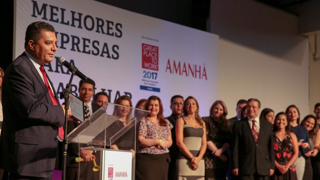 Troféus em acrílico fabricados para premiações da Revista Amanhã. Troféus em acrílico fabricados para premiações da Revista Amanhã.