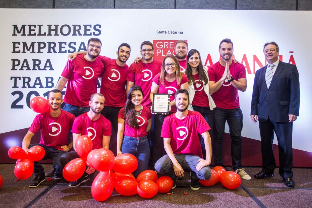 Troféus em acrílico fabricados para premiações da Revista Amanhã. Troféus em acrílico fabricados para premiações da Revista Amanhã.