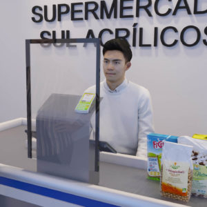 Proteção para caixa de supermercado estreita